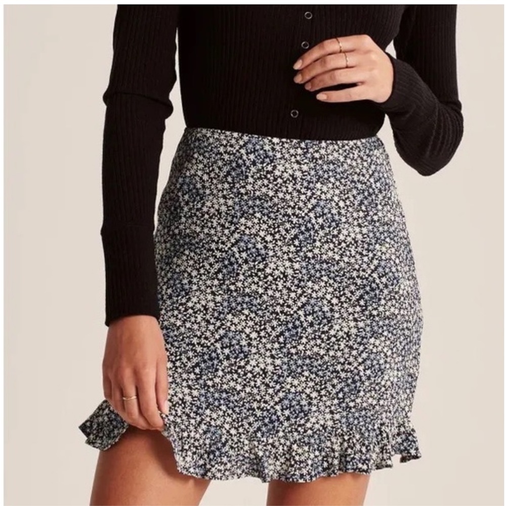 Abercrombie Ruffle Hem Mini Skirt in Navy Blue Pattern